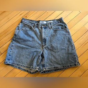 Size 10P - Liz Claiborne Classic Fit Shorts (petite)